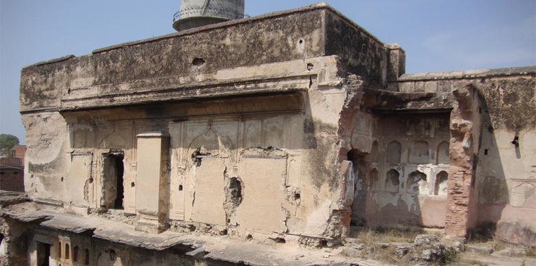 Ruins-of-Sheesh-Mahal