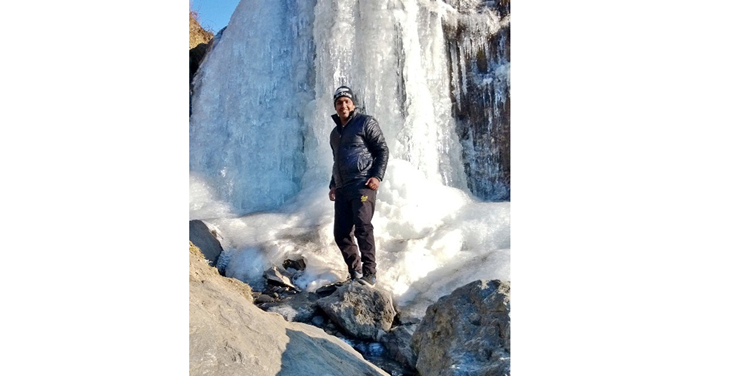 Frozen Waterfall Enroute Rohtang Pass, Manali