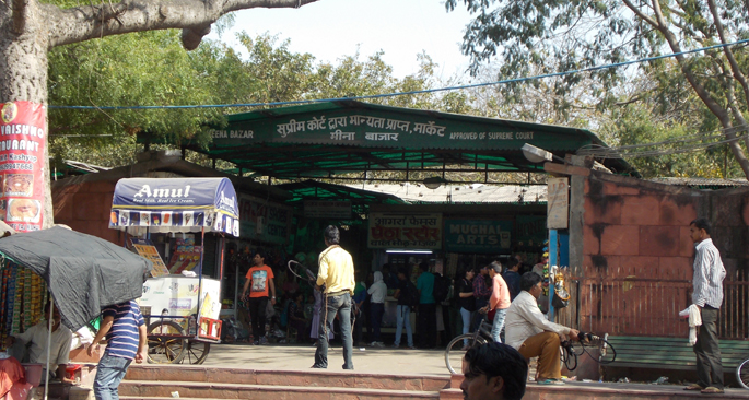 agra-famous-meena-bazar