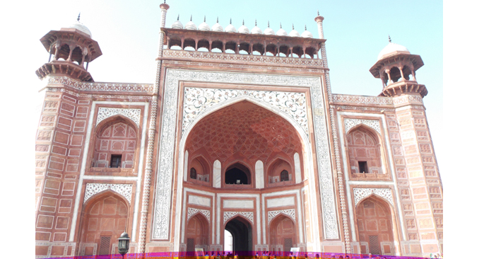 Entrance to the main dome of Taj Mahal