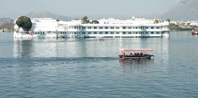 The-Taj-Lake-Palace,-Udaipu