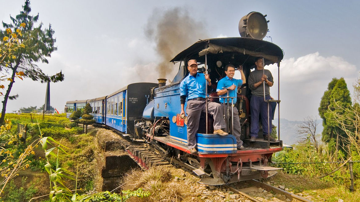Love for Toy Train Keeps Bringing Tourists to Darjeeling 