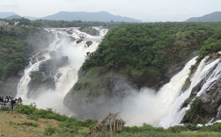 The twin Gaganchuki falls