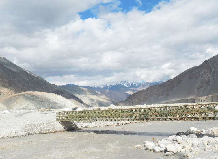 on-the-way-to-pangong-lake-from-Nubra-Valley1