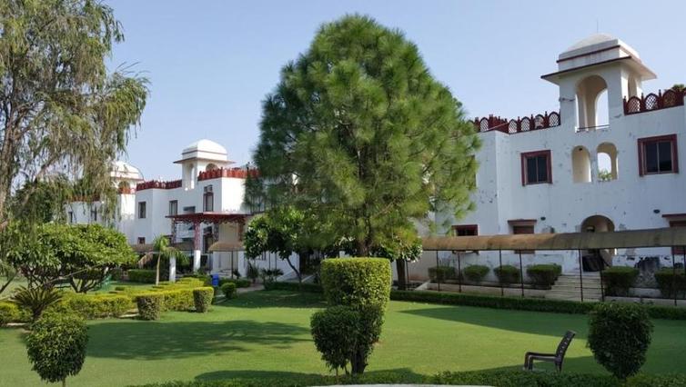 Aravali Resort