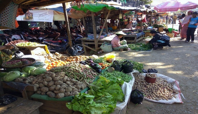 Shop in the Moreh-Tamu International Market