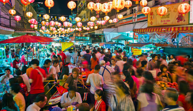 Dine under the yellow bulb street lights in Chinatown of Bangkok