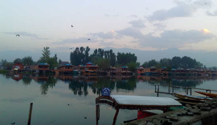 Glimpse of Dal Lake, Srinagar