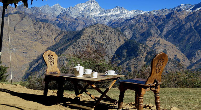 Having a cup of tea in Auli