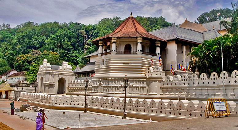 Kandy- To Attain Blessings at the Beautiful Temples