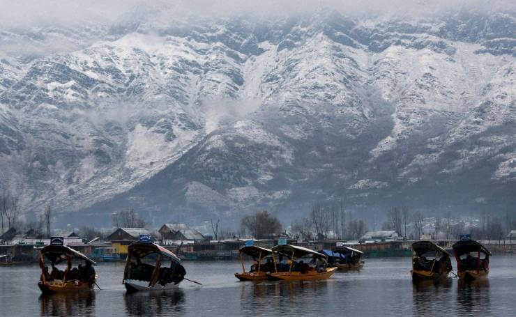 Dal Lake Srinagar Snow Tourist Place