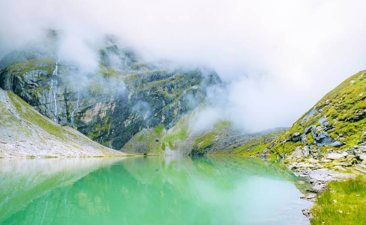 Hemkund Sahib Lake