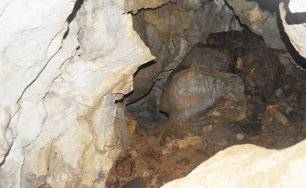 Krem Mawmluh Cave Meghalaya