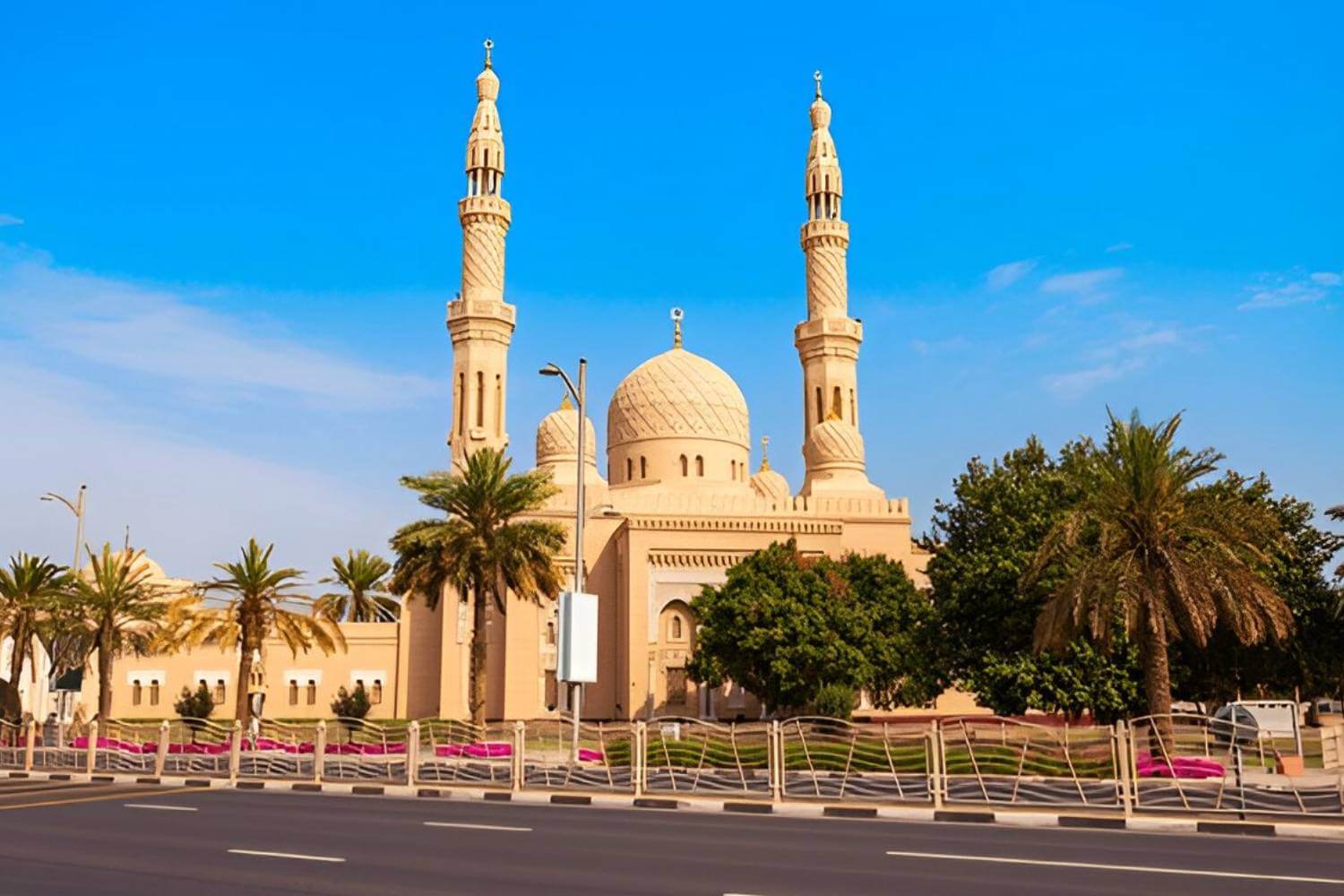 Dubai Tourism- Jumeirah Mosque Dubai-Popular Tourist Attraction
