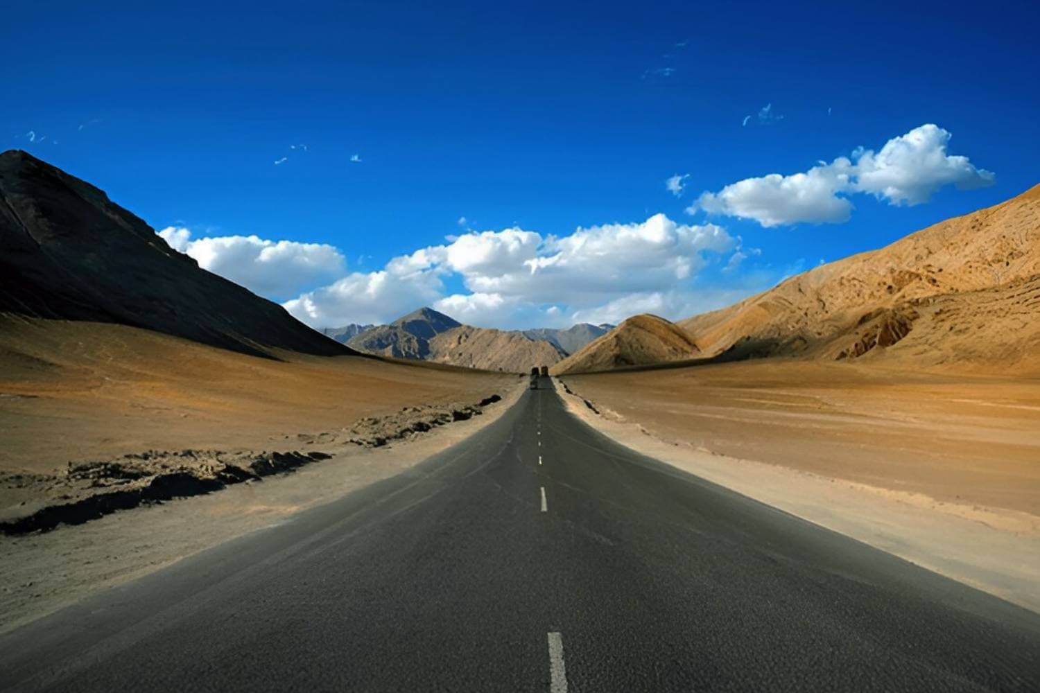 Magnetic Hill-Must Visit Place in Ladakh