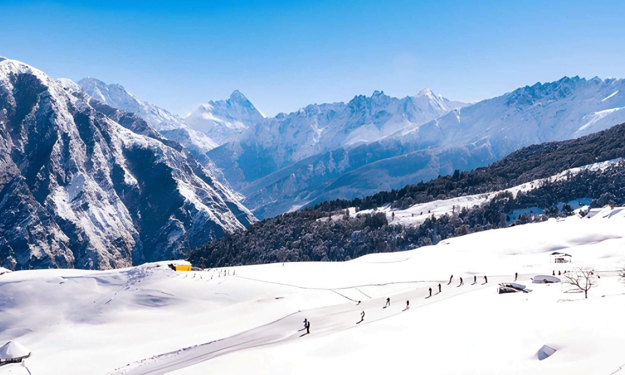 Skiing in Auli