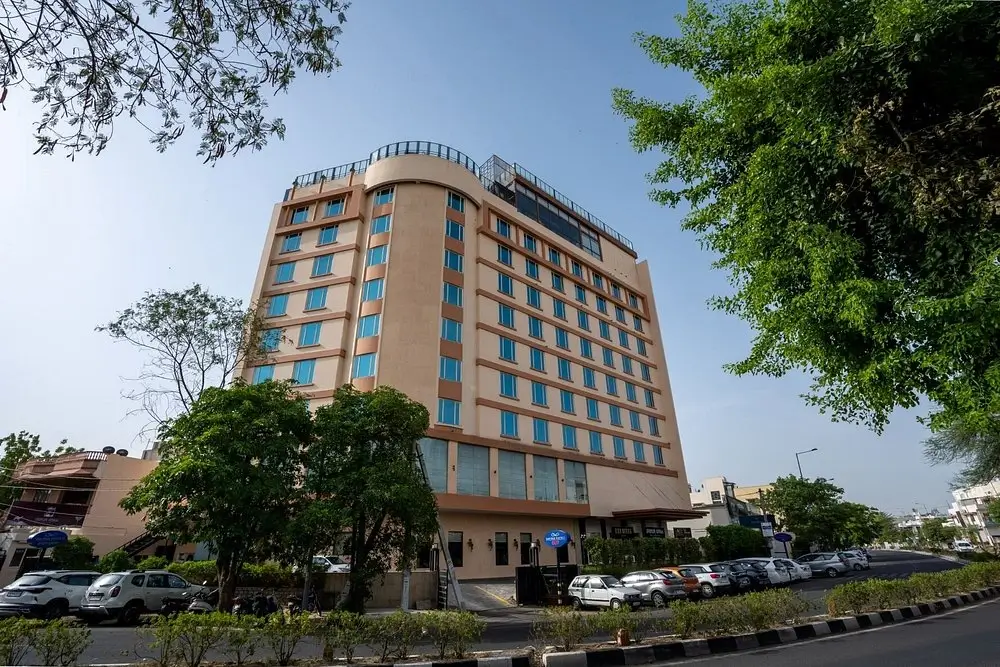 Hotel Sarovar Portico