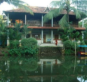 Backwater Retreat Theme House, Kumarakom