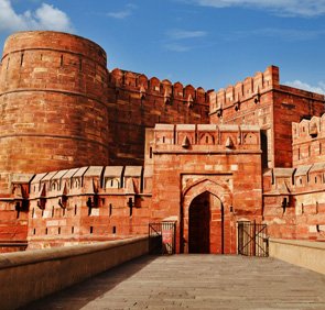 agra most popular tourist places