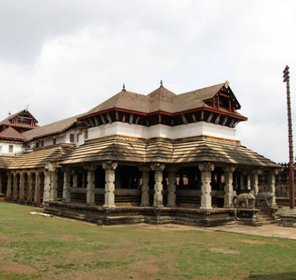 Saavira Kambada Basadi Moodbidri Karnataka