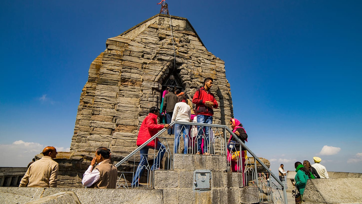 8 Unique Ways To Explore The Ambiance Around Dal Lake