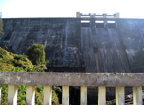 Sholayar Dam Athirapally