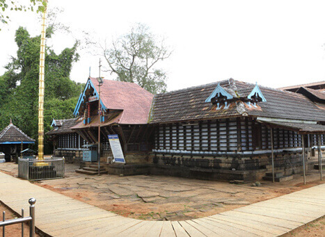 Thirumandhamkunnu Temple Angadipuram, Kerala