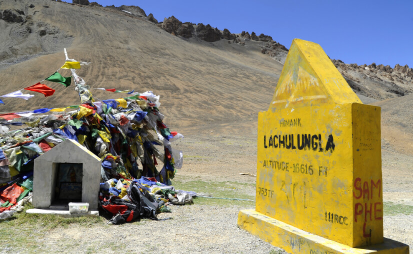 Lachulung La Pass - High Altitude Mountain Passes in Ladakh